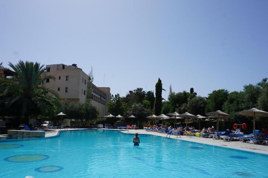 Alex'S Vacation Suite - 100M From The Beach - 6 Guests Paphos Bagian luar foto