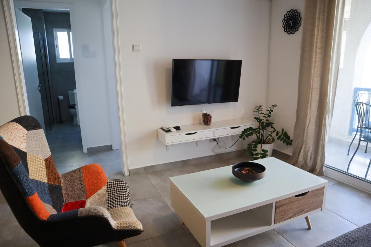 Alex'S Vacation Suite - 100M From The Beach - 6 Guests Paphos Bagian luar foto