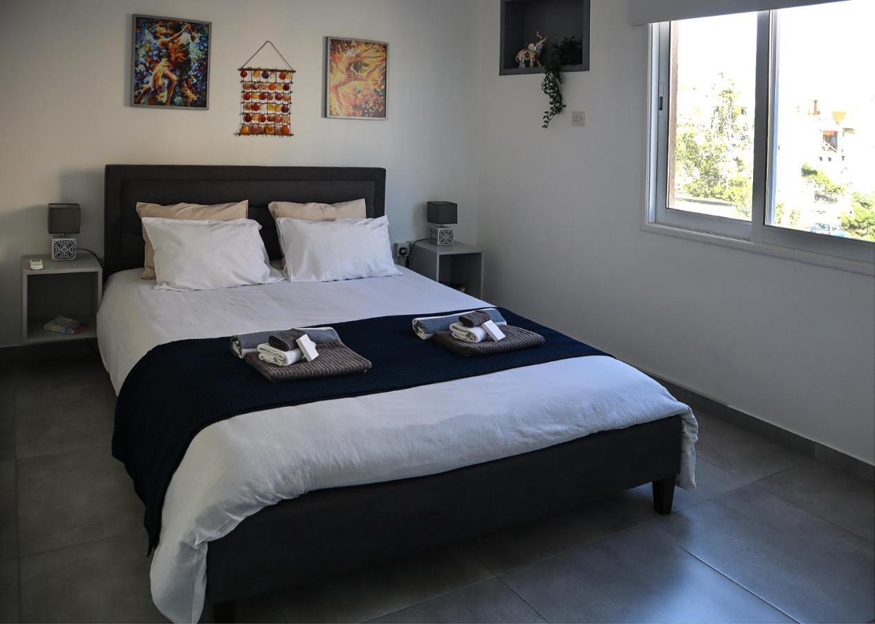 Alex'S Vacation Suite - 100M From The Beach - 6 Guests Paphos Bagian luar foto