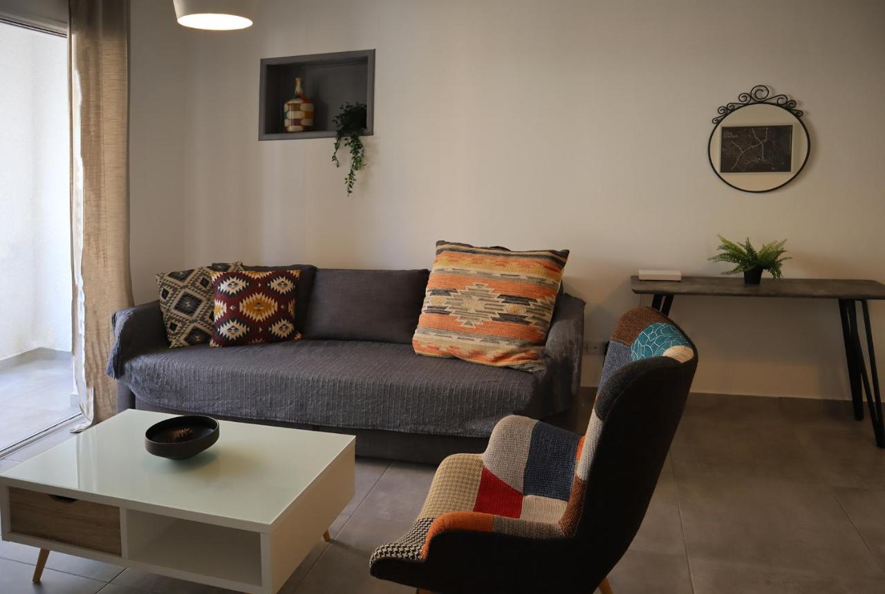 Alex'S Vacation Suite - 100M From The Beach - 6 Guests Paphos Bagian luar foto