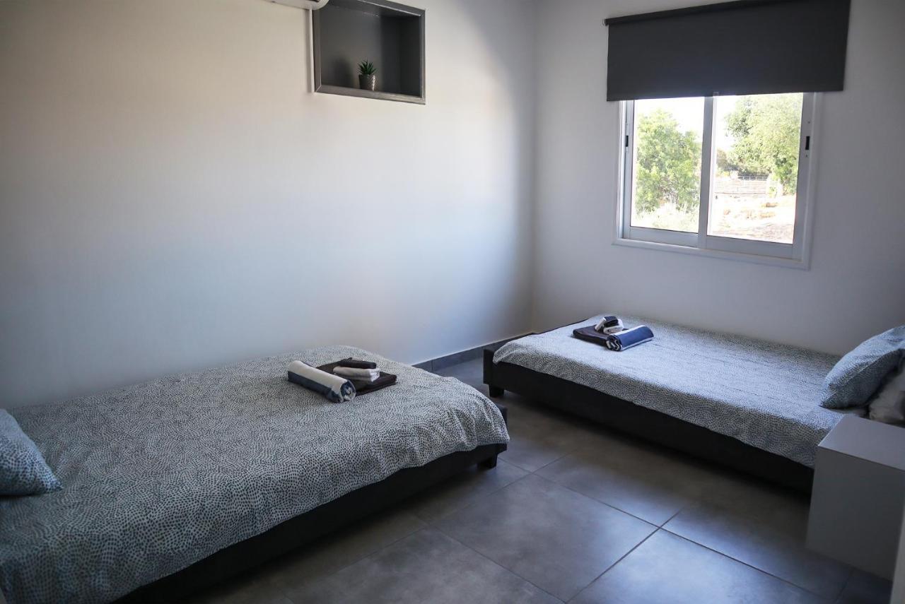 Alex'S Vacation Suite - 100M From The Beach - 6 Guests Paphos Bagian luar foto