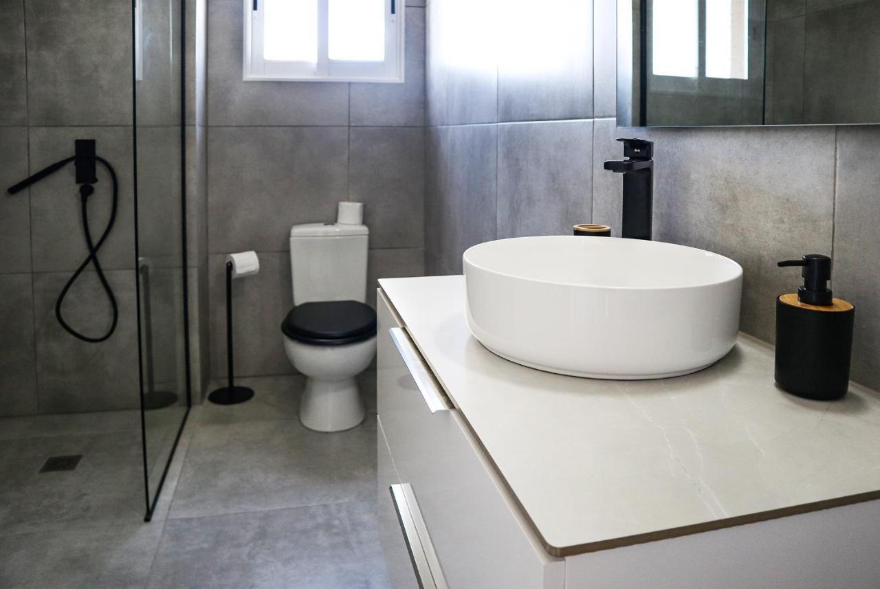 Alex'S Vacation Suite - 100M From The Beach - 6 Guests Paphos Bagian luar foto