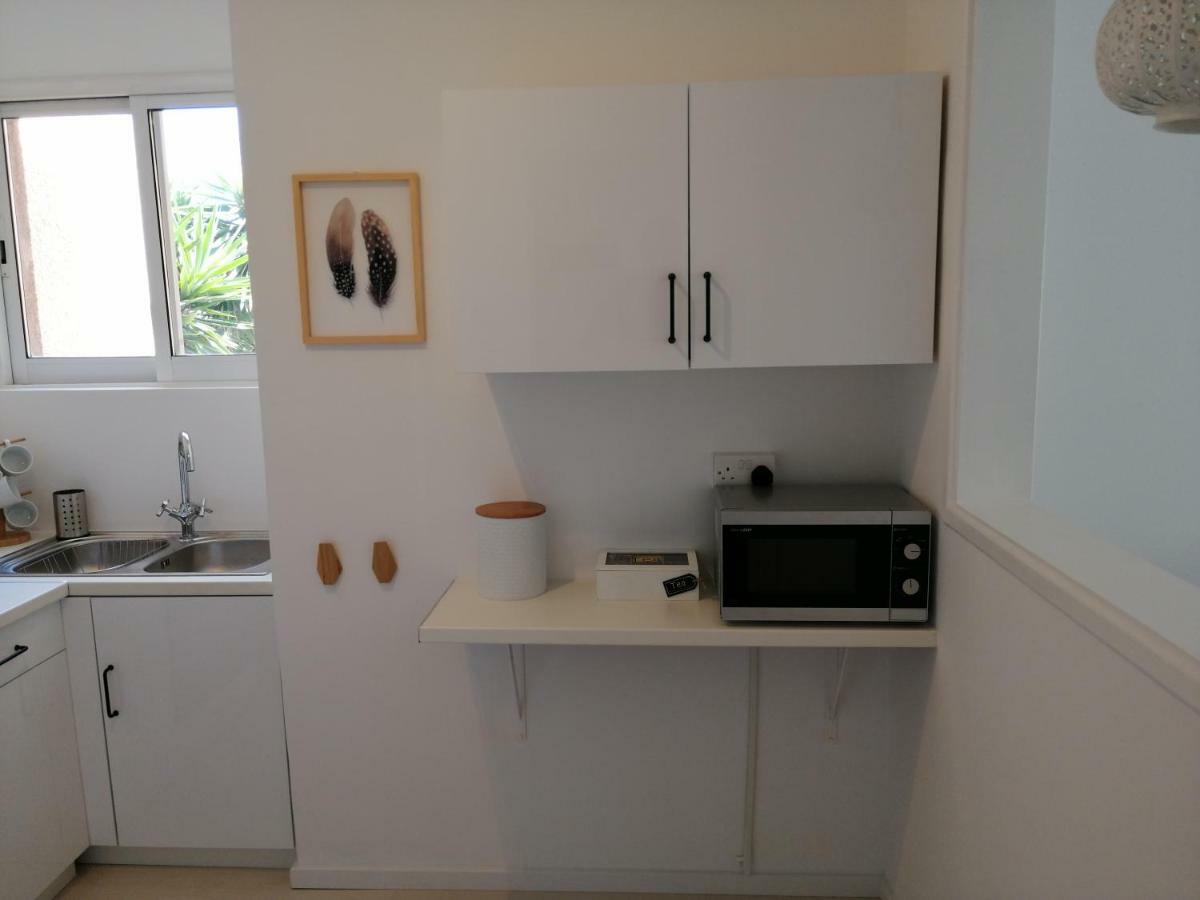 Alex'S Vacation Suite - 100M From The Beach - 6 Guests Paphos Bagian luar foto