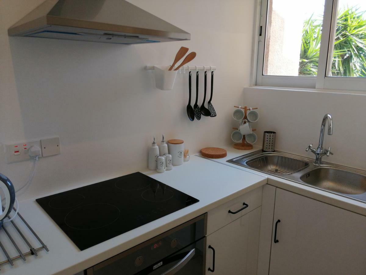 Alex'S Vacation Suite - 100M From The Beach - 6 Guests Paphos Bagian luar foto